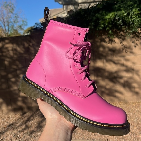 NWT DR. MARTENS - Picture 9 of 10